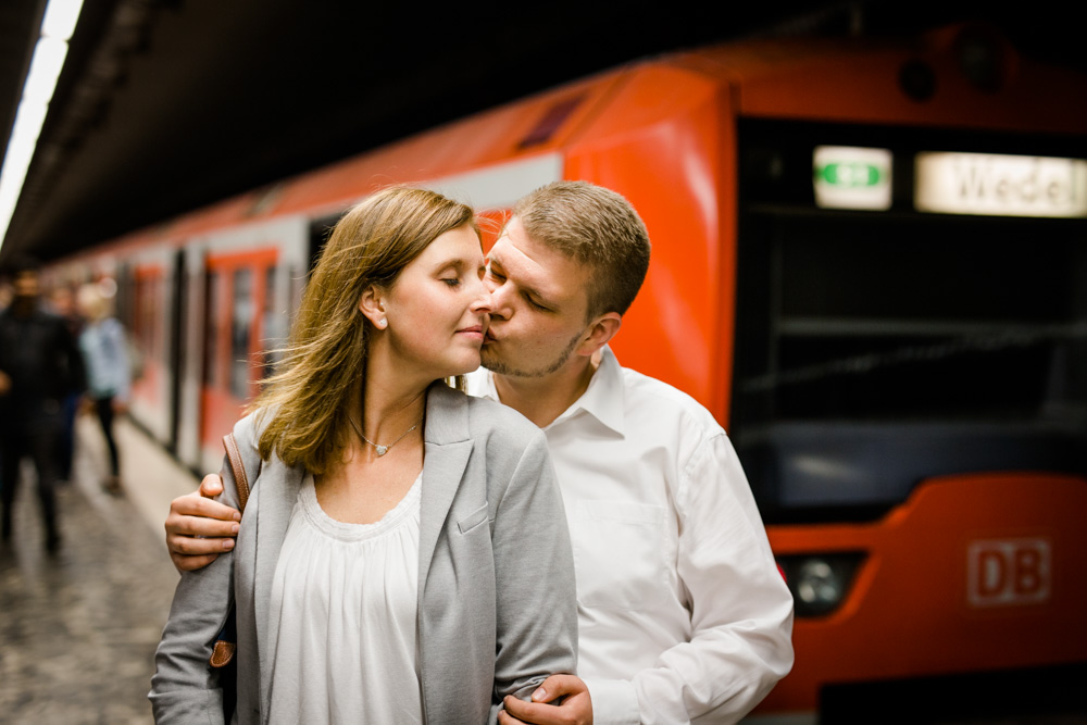 Lovestory Shooting im Beachclub, Herzblut und S-Bahnhof!